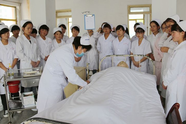 成都护理学校