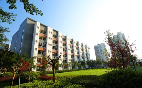 重庆医药高等专科学校是公办还是民办？