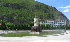 四川省甘孜卫生学校地址在哪里