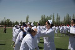 重庆医护学校解析男护士的发展前景如何?