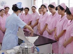 成都中医药大学卫校护理专业招男生吗