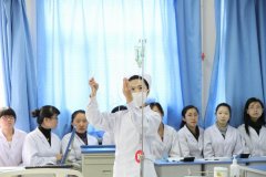 初中毕业读卫校好吗