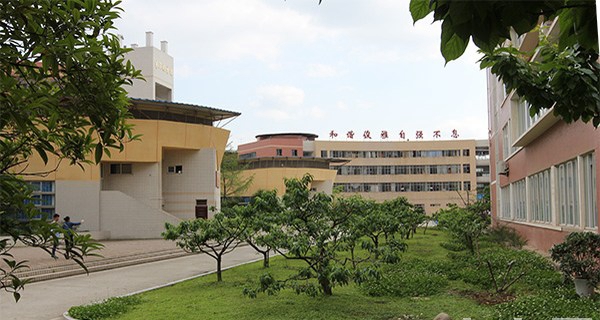 四川省卫生学校龙泉校区校园小景
