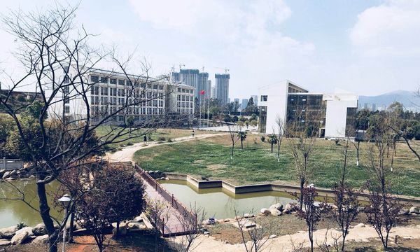 云南南方青年进修学院校园俯拍