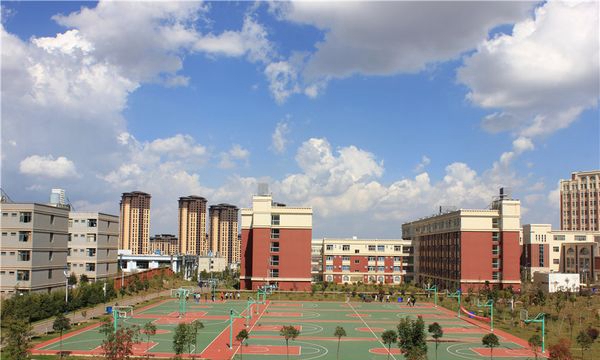 云南外事外语职业学院篮球场