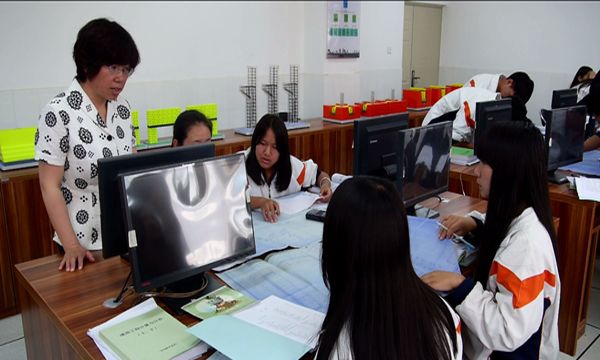 云南建设学校学习专业技能