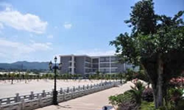 昆明市晋宁区职业高级中学学校行道