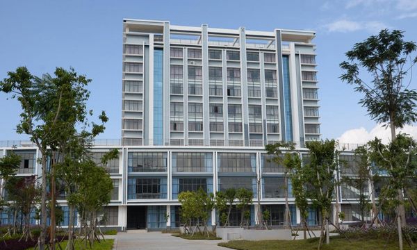 红河卫生职业学院中专部教学大楼