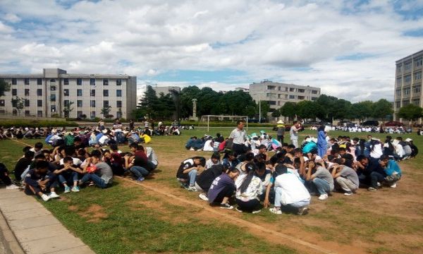禄丰县职业高级中学疏散演练