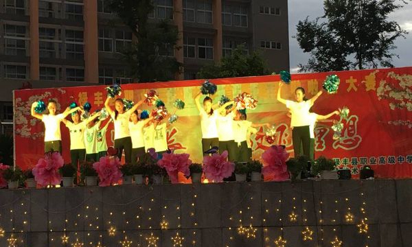 禄丰县职业高级中学足球啦啦操3