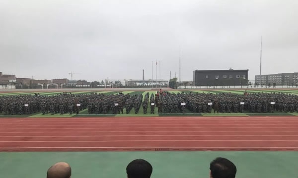 云南省昭通农业学校新生军训（1）(1)