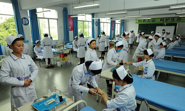 重庆市江南职业学校基础护理实训