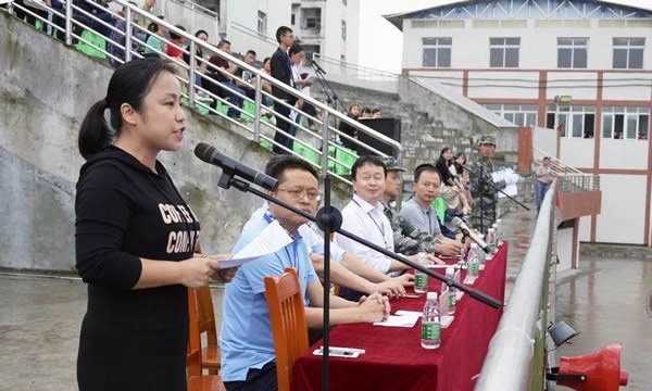 重庆三峡水利电力学校军训（2）