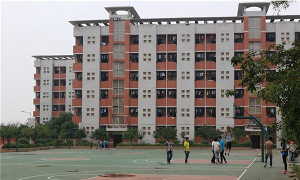重庆市大足职业教育中心篮球运动