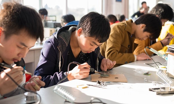 重庆市秀山职教中心电子技术应用