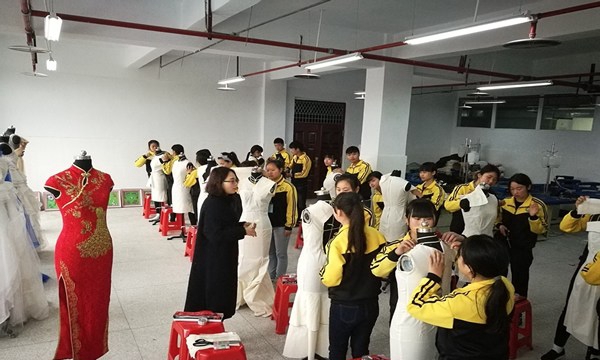 重庆市秀山职教中心服装设计与工艺