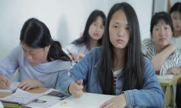 重庆工业管理职业学校学生专注