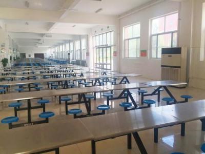 黔西南州英才职业技术学校食堂