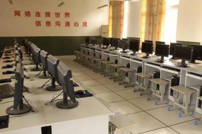 贵阳市中华职业学校机房