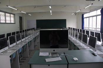 贵阳工业职业学校机房