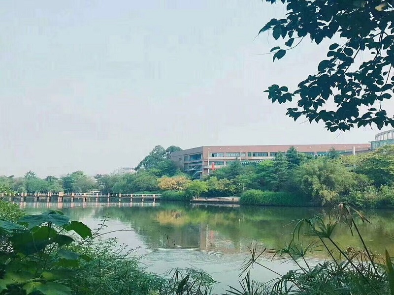 重庆龙门浩职业中学校