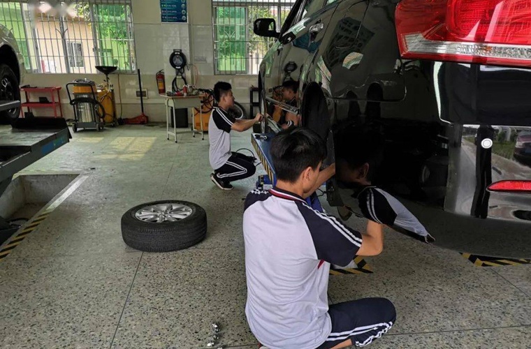钦州汽车维修学校