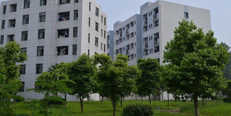 四川省阿坝州卫生学校