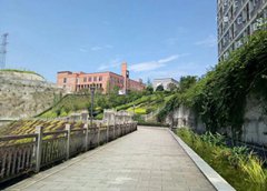成都体育运动学校是民办学校还是公办学校？
