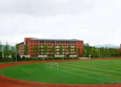 伊宁市职业高级中学好不好？学校怎么样？