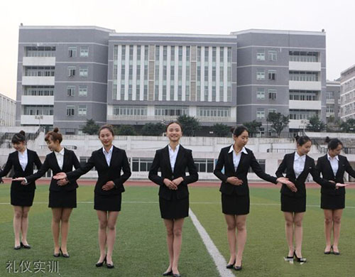 重庆建工学院礼仪实训